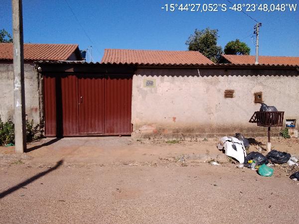 Vende-se em Cocalzinho De Goias-GO  Casa, 51.12 de área privativa, 180.00 de área do terreno,  2_qto(s), a.serv, WC, 1_sala(s), cozinha, 1_vaga(s) de garagem.