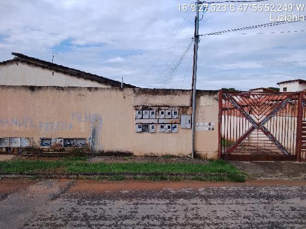 Vende-se em Luziania-GO  Casa, 55.13 de área privativa, 185.00 de área do terreno,  2_qto(s), varanda, a.serv, WC, 1_sala(s), cozinha, 1_vaga(s) de garagem.