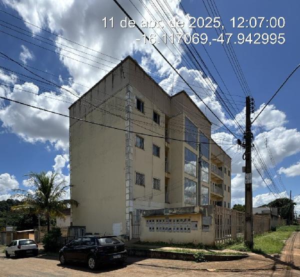 Vende-se em Cidade Ocidental-GO  apto, 68.33 de área total, 44.94 de área privativa,  2_qto(s), a.serv, WC, 1_sala(s), cozinha, 1_vaga(s) de garagem.