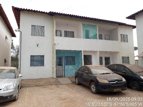 Vende-se em Cidade Ocidental-GO  apto, 129.61 de área total, 59.30 de área privativa,  2_qto(s), varanda, a.serv, WC, 1_sala(s), cozinha, 1_vaga(s) de garagem.