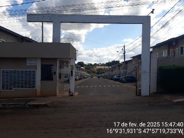 Vende-se em Luziania-GO  apto, 48.04 de área total, 44.23 de área privativa,  2_qto(s), a.serv, WC, 1_sala(s), cozinha, 1_vaga(s) de garagem.
