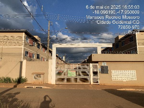 Vende-se em Cidade Ocidental-GO  apto, 81.49 de área total, 44.77 de área privativa,  2_qto(s), a.serv, WC, 1_sala(s), cozinha, 1_vaga(s) de garagem.