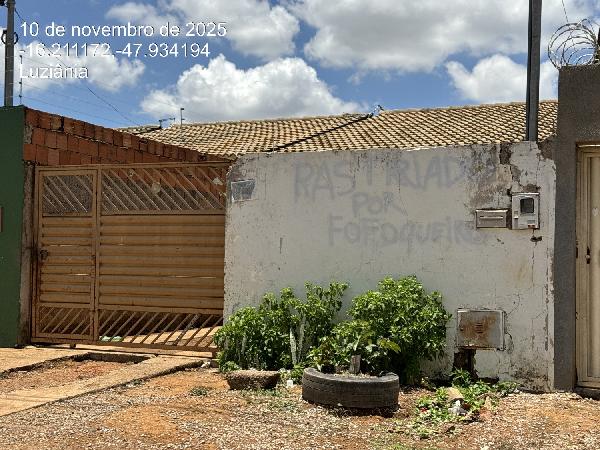 Vende-se em Luziania-GO  Casa, 54.65 de área total, 54.65 de área privativa, 180.00 de área do terreno,  2_qto(s), a.serv, WC, 1_sala(s), cozinha, 1_vaga(s) de garagem.
