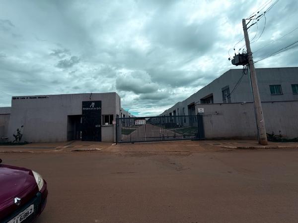 Vende-se em Cidade Ocidental-GO  apto, 105.04 de área total, 53.54 de área privativa,  2_qto(s), a.serv, WC, 1_sala(s), cozinha, 1_vaga(s) de garagem.