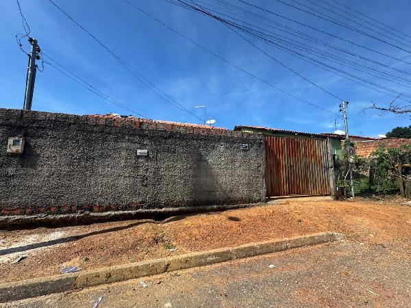 Vende-se em Cocalzinho De Goias-GO  Casa, 48.64 de área total, 48.64 de área privativa, 300.00 de área do terreno,  2_qto(s), WC, 1_sala(s), cozinha.
