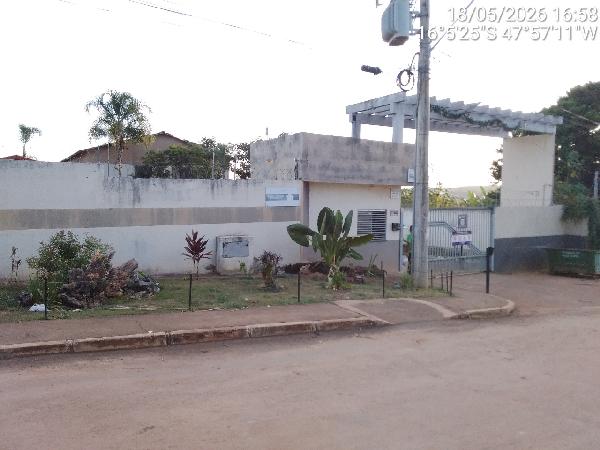 Vende-se em Cidade Ocidental-GO  apto, 62.34 de área total, 49.84 de área privativa,  2_qto(s), varanda, WC, 1_sala(s), cozinha, 1_vaga(s) de garagem.