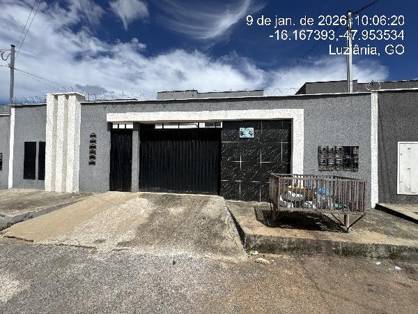 Vende-se em Luziania-GO  apto, 71.35 de área total, 56.90 de área privativa,  2_qto(s), a.serv, WC, 1_sala(s), cozinha.