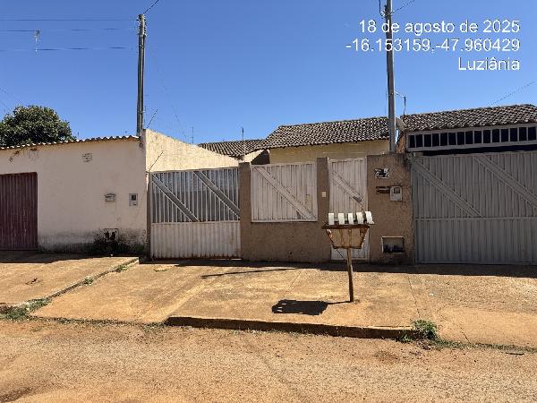 Vende-se em Luziania-GO  Casa, 65.87 de área total, 65.87 de área privativa, 180.00 de área do terreno,  2_qto(s), a.serv, WC, 1_sala(s), cozinha, 1_vaga(s) de garagem.