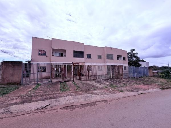 Vende-se em Cidade Ocidental-GO  apto, 81.52 de área total, 49.35 de área privativa,  2_qto(s), a.serv, WC, 1_sala(s), cozinha, Terraco, 1_vaga(s) de garagem.
