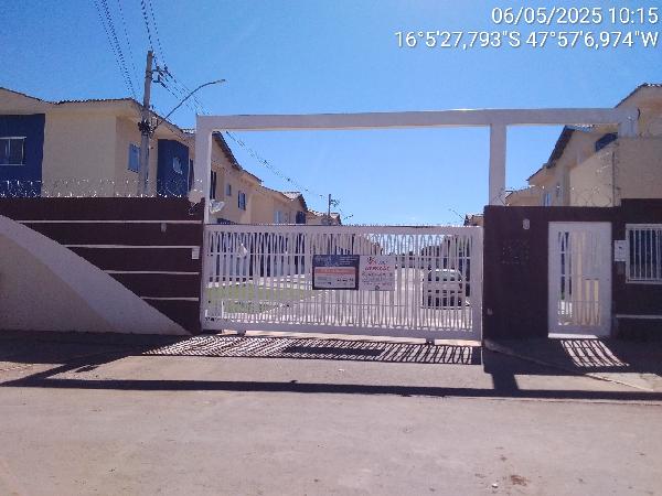 Vende-se em Cidade Ocidental-GO  apto, 115.24 de área total, 47.04 de área privativa,  2_qto(s), a.serv, WC, 1_sala(s), cozinha.