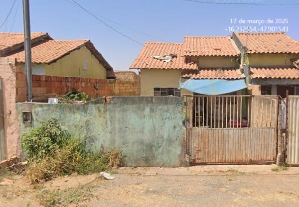 Vende-se em Luziania-GO  Casa, 57.61 de área total, 57.61 de área privativa, 150.00 de área do terreno,  2_qto(s), varanda, a.serv, WC, 1_sala(s), cozinha, 1_vaga(s) de garagem.