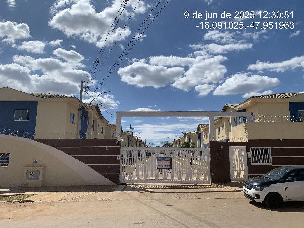 Vende-se em Cidade Ocidental-GO  apto, 115.24 de área total, 47.04 de área privativa,  2_qto(s), a.serv, WC, 1_sala(s), cozinha.