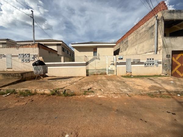 Vende-se em Cidade Ocidental-GO  apto, 87.71 de área total, 54.53 de área privativa,  2_qto(s), a.serv, WC, 1_sala(s), cozinha.