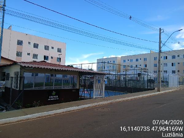 Vende-se em Luziania-GO  apto, 88.09 de área total, 46.23 de área privativa,  2_qto(s), WC, 1_sala(s), cozinha.