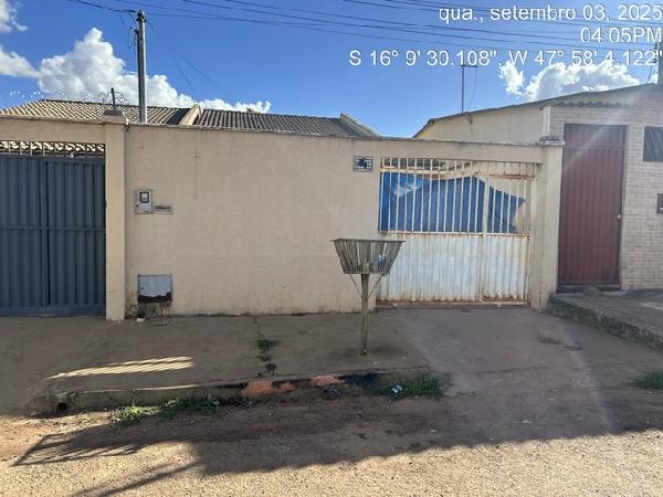 Vende-se em Luziania-GO  Casa, 78.83 de área total, 78.83 de área privativa, 180.00 de área do terreno,  2_qto(s), varanda, a.serv, WC, 1_sala(s), cozinha, 1_vaga(s) de garagem.
