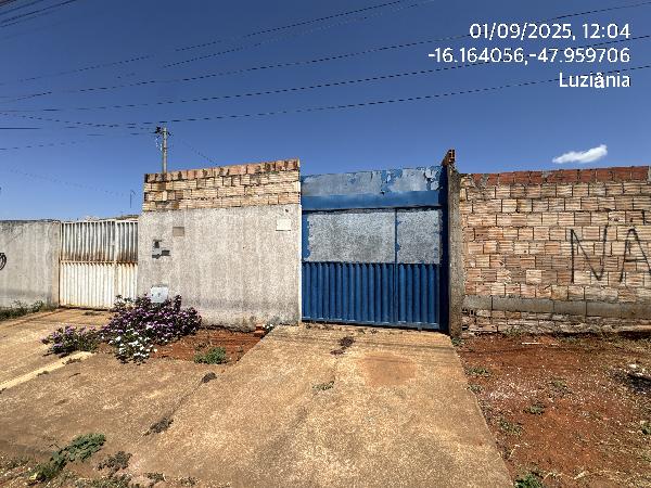 Vende-se em Luziania-GO  Casa, 63.16 de área privativa, 180.00 de área do terreno,  2_qto(s), varanda, a.serv, WC, 1_sala(s), cozinha, 1_vaga(s) de garagem.