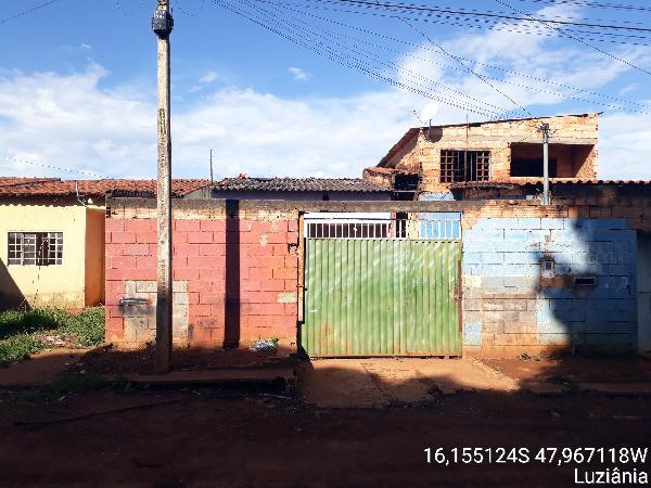 Vende-se em Luziania-GO  Casa, 55.57 de área privativa, 180.00 de área do terreno,  2_qto(s), WC, 1_sala(s), cozinha, 1_vaga(s) de garagem.