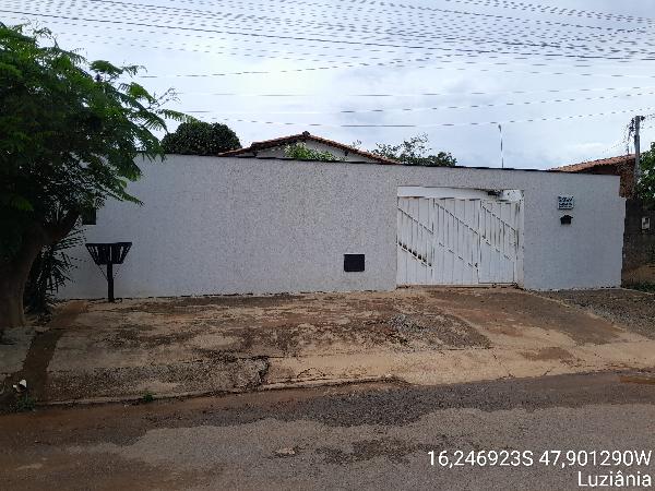 Vende-se em Luziania-GO  Casa, 50.43 de área total, 50.43 de área privativa, 300.00 de área do terreno,  2_qto(s), a.serv, WC, 1_sala(s), cozinha, 1_vaga(s) de garagem.