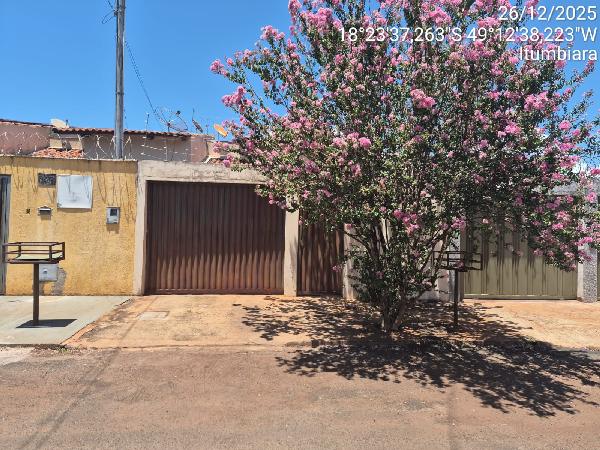 Vende-se em Itumbiara-GO  Casa, 79.50 de área total, 79.50 de área privativa, 180.00 de área do terreno,  2_qto(s), a.serv, WC, 1_sala(s), cozinha, 1_vaga(s) de garagem.