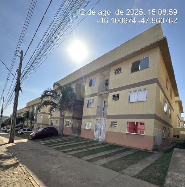 Vende-se em Cidade Ocidental-GO  apto, 93.67 de área total, 53.86 de área privativa,  2_qto(s), varanda, WC, 1_sala(s), cozinha, 1_vaga(s) de garagem.