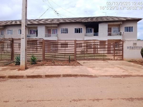 Vende-se em Cidade Ocidental-GO  apto, 119.76 de área total, 53.86 de área privativa,  1_qto(s), varanda, a.serv, WC, 1_sala(s), cozinha, 1_vaga(s) de garagem.