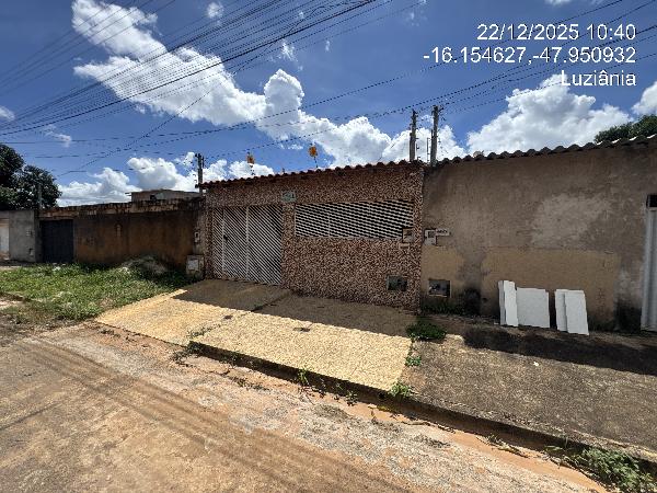 Vende-se em Luziania-GO  Casa, 53.84 de área total, 53.84 de área privativa, 180.00 de área do terreno,  2_qto(s), a.serv, WC, 1_sala(s), cozinha, 1_vaga(s) de garagem.