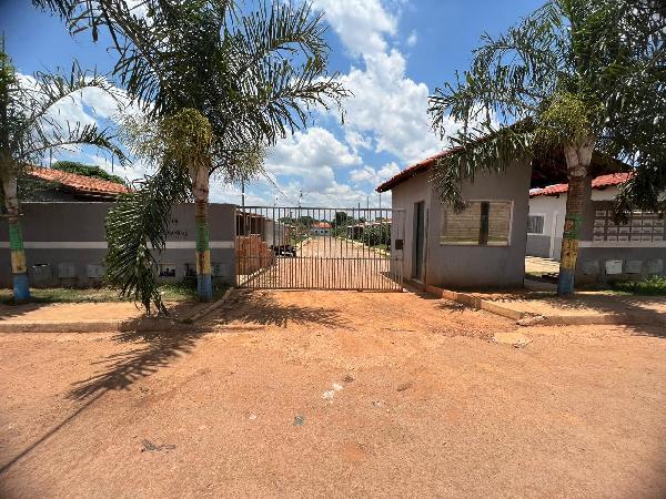 Vende-se em Luziania-GO  Casa, 50.43 de área privativa, 199.05 de área do terreno,  2_qto(s), a.serv, WC, 1_sala(s), cozinha, 1_vaga(s) de garagem.