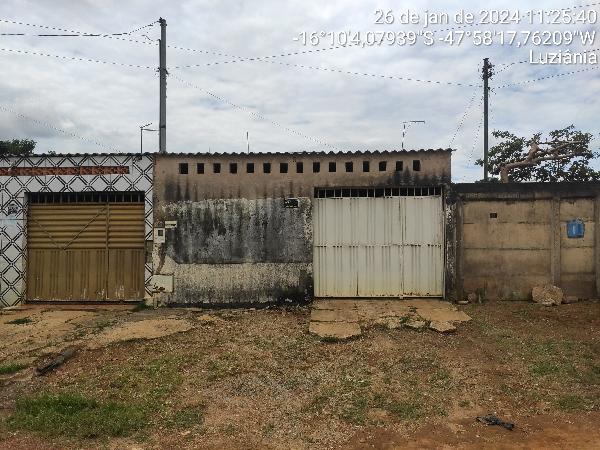 Vende-se em Luziania-GO  Casa, 59.85 de área privativa, 180.00 de área do terreno,  2_qto(s), a.serv, WC, 1_sala(s), sacada, cozinha, 1_vaga(s) de garagem.