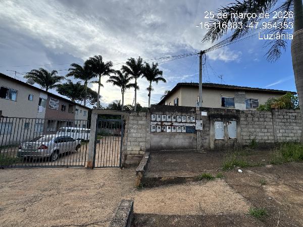 Vende-se em Cidade Ocidental-GO  apto, 51.99 de área total, 51.99 de área privativa,  2_qto(s), a.serv, WC, 1_sala(s), cozinha.