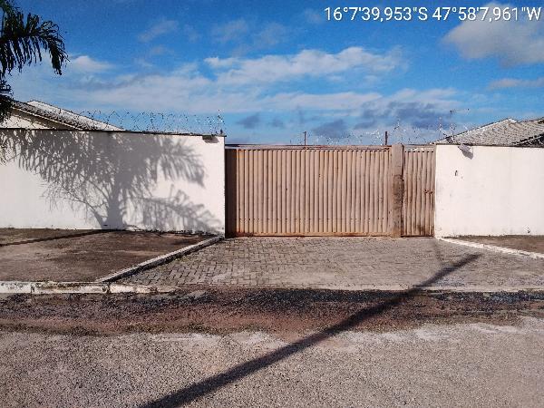 Vende-se em Luziania-GO  Casa, 55.27 de área total, 55.27 de área privativa, 169.68 de área do terreno,  2_qto(s), varanda, a.serv, WC, 1_sala(s), cozinha, 1_vaga(s) de garagem.