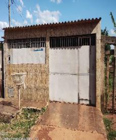 Vende-se em Luziania-GO  Casa, 55.77 de área privativa, 180.00 de área do terreno,  2_qto(s), a.serv, WC, 1_sala(s), sacada, cozinha, 1_vaga(s) de garagem.