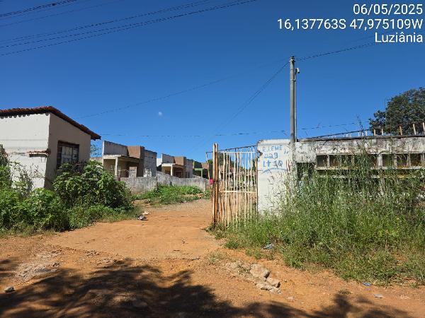 Vende-se em Luziania-GO  Casa, 107.44 de área total, 60.32 de área privativa, 161.33 de área do terreno,  2_qto(s), a.serv, WC, 1_sala(s), cozinha, 1_vaga(s) de garagem.