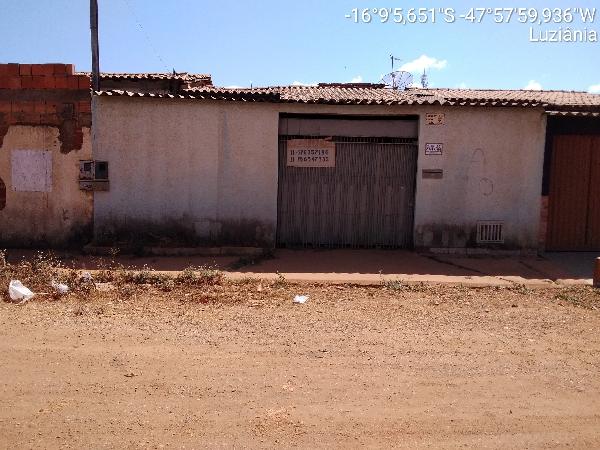 Vende-se em Luziania-GO  Casa, 56.91 de área privativa, 136.47 de área do terreno,  2_qto(s), varanda, WC, 1_sala(s), cozinha, 1_vaga(s) de garagem.