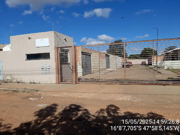 Vende-se em Luziania-GO  Casa, 79.69 de área total, 72.16 de área privativa, 131.81 de área do terreno,  2_qto(s), varanda, a.serv, WC, 1_sala(s), cozinha, 1_vaga(s) de garagem.