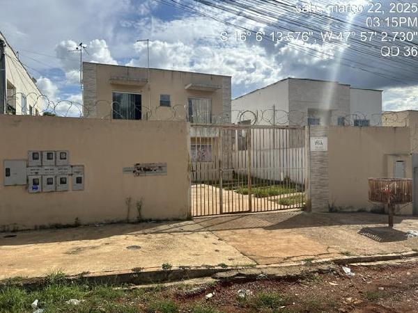 Vende-se em Cidade Ocidental-GO  apto, 74.76 de área total, 43.38 de área privativa,  2_qto(s), a.serv, WC, 1_sala(s), cozinha, 1_vaga(s) de garagem.