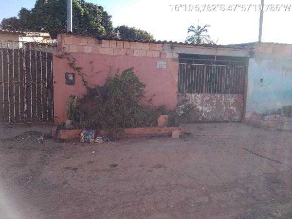 Vende-se em Luziania-GO  Casa, 54.78 de área privativa, 180.00 de área do terreno,  2_qto(s), a.serv, WC, 1_sala(s), sacada, cozinha, 1_vaga(s) de garagem.