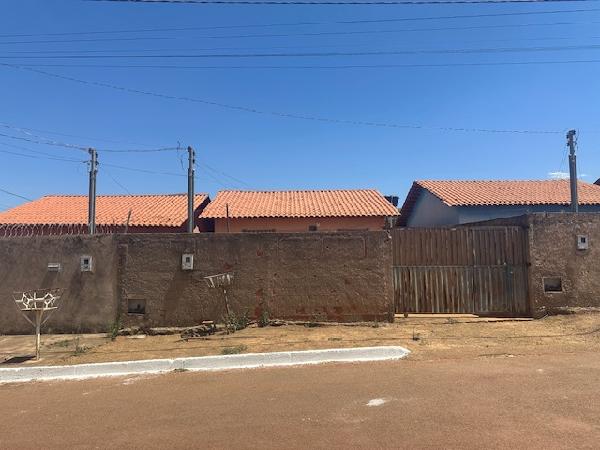 Vende-se em Cocalzinho De Goias-GO  Casa, 47.50 de área total, 47.50 de área privativa, 180.00 de área do terreno,  2_qto(s), WC, 1_sala(s), cozinha.