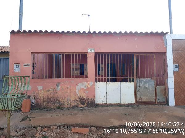 Vende-se em Luziania-GO  Casa, 55.77 de área total, 55.77 de área privativa, 180.00 de área do terreno,  2_qto(s), a.serv, WC, 1_sala(s), cozinha, 1_vaga(s) de garagem.