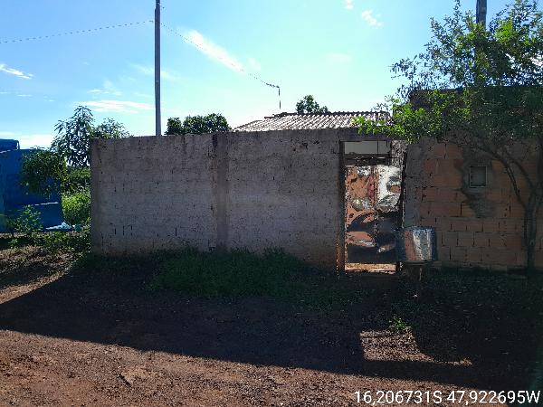 Vende-se em Luziania-GO  Casa, 62.51 de área total, 62.51 de área privativa, 180.00 de área do terreno,  3_qto(s), a.serv, WC, 1_sala(s), cozinha, 1_vaga(s) de garagem.