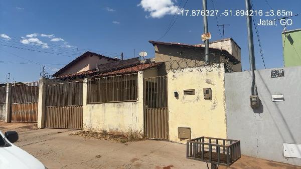 Vende-se em Jatai-GO  Casa, 100.19 de área total, 100.19 de área privativa, 231.25 de área do terreno,  3_qto(s), a.serv, WC, 1_sala(s), cozinha, 1_vaga(s) de garagem.