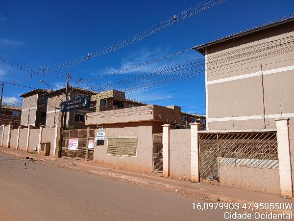 Vende-se em Cidade Ocidental-GO  apto, 81.49 de área total, 44.77 de área privativa,  2_qto(s), a.serv, WC, 1_sala(s), cozinha, 1_vaga(s) de garagem.