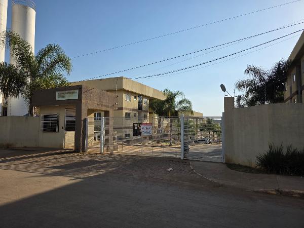 Vende-se em Cidade Ocidental-GO  apto, 93.67 de área total, 53.86 de área privativa,  2_qto(s), varanda, a.serv, WC, 1_sala(s), cozinha, 1_vaga(s) de garagem.