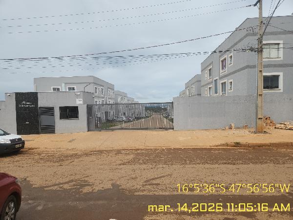 Vende-se em Cidade Ocidental-GO  apto, 120.69 de área total, 52.89 de área privativa,  2_qto(s), WC, cozinha, 1_vaga(s) de garagem.