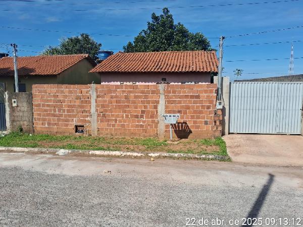 Vende-se em Cocalzinho De Goias-GO  Casa, 47.50 de área privativa, 201.46 de área do terreno,  2_qto(s), WC, 1_sala(s), cozinha, 1_vaga(s) de garagem.