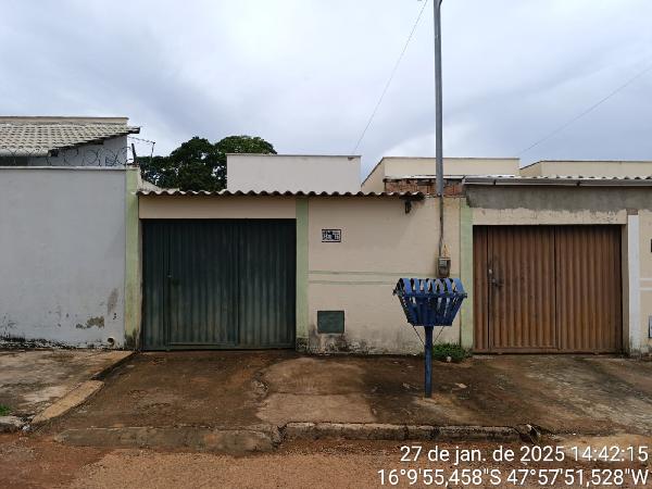 Vende-se em Luziania-GO  Casa, 65.75 de área privativa, 130.00 de área do terreno,  2_qto(s), varanda, a.serv, WC, 1_sala(s), cozinha, 1_vaga(s) de garagem.