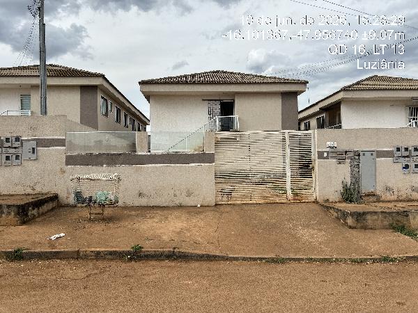 Vende-se em Cidade Ocidental-GO  apto, 84.71 de área total, 52.39 de área privativa,  2_qto(s), varanda, WC, 1_sala(s), cozinha, 1_vaga(s) de garagem.