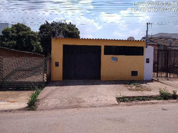 Vende-se em Cidade Ocidental-GO  Casa, 58.86 de área total, 58.86 de área privativa, 180.00 de área do terreno,  2_qto(s), a.serv, WC, 1_sala(s), cozinha, 1_vaga(s) de garagem.