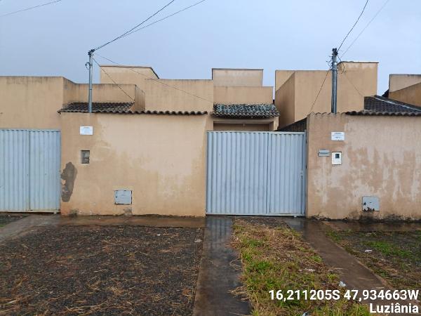 Vende-se em Luziania-GO  Casa, 58.00 de área privativa, 180.00 de área do terreno,  2_qto(s), a.serv, WC, 1_sala(s), cozinha, 1_vaga(s) de garagem.