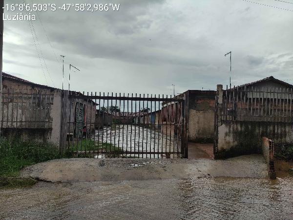 Vende-se em Luziania-GO  Casa, 55.91 de área privativa, 127.05 de área do terreno,  2_qto(s), a.serv, WC, 1_sala(s), cozinha, 1_vaga(s) de garagem.