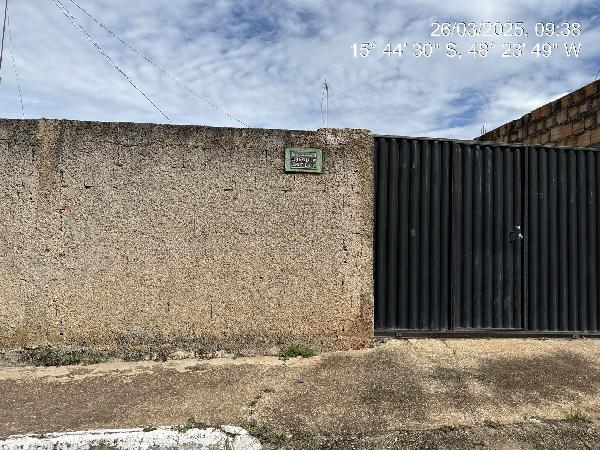 Vende-se em Cocalzinho De Goias-GO  Casa, 51.12 de área total, 51.12 de área privativa, 180.00 de área do terreno,  2_qto(s), WC, 1_sala(s), cozinha.